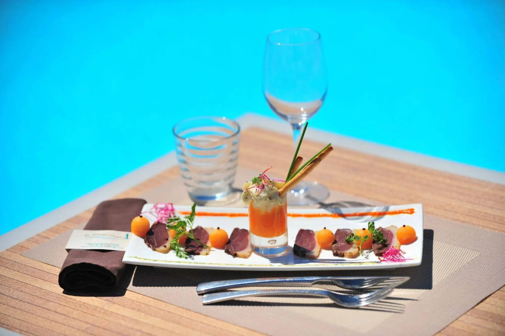 Hôtel Restaurant Le Grand Large - Face à la plage - Ile de Ré