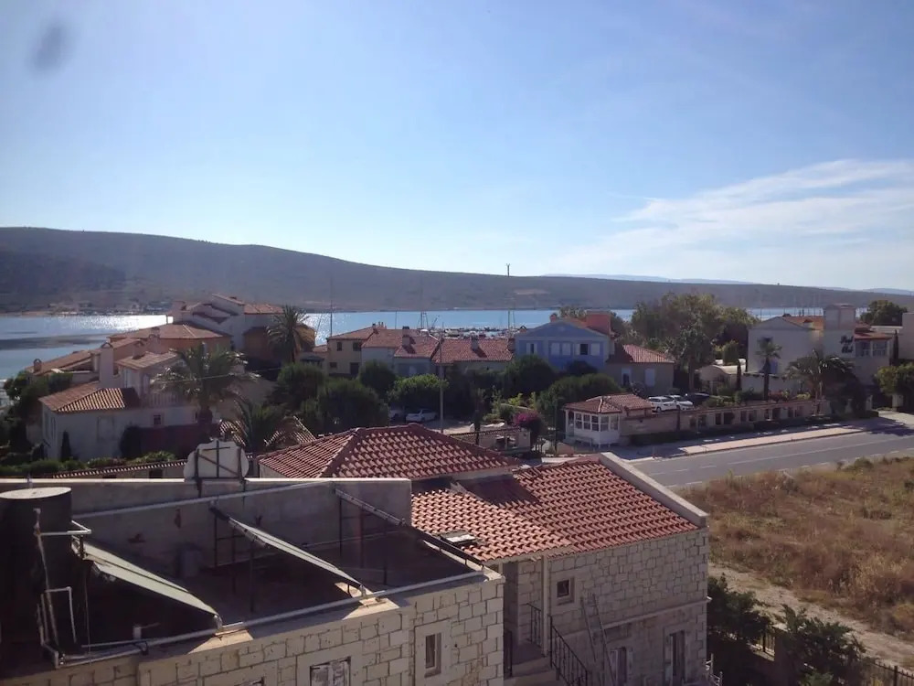 Lapis Port Surf Hotel