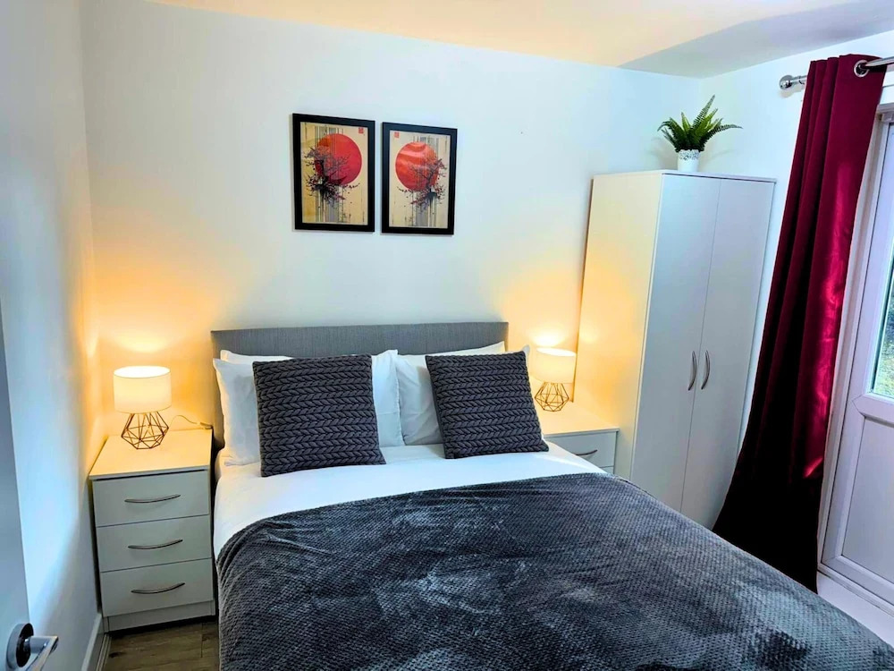 Apartment Sleeps 4 With Garden