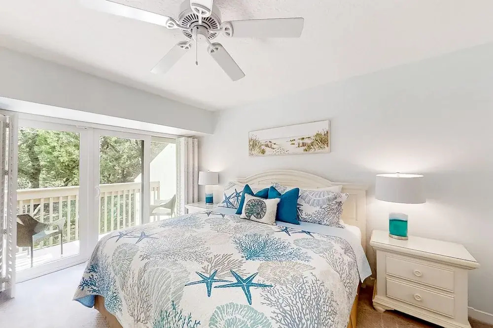 2-story Condo With On-site Pool, Private Patio, & W/D - Near Beach/golf