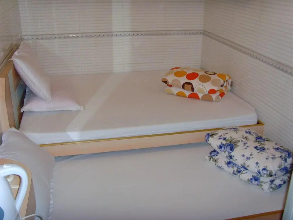 Yue Ka Guest House - 52-54 Argyle Street