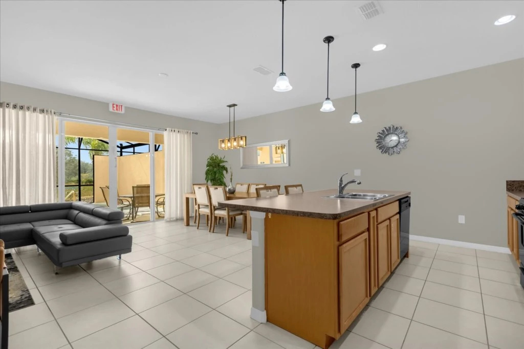 4 Bedrooms 3.5 Bathrooms Solterra 4735 TD