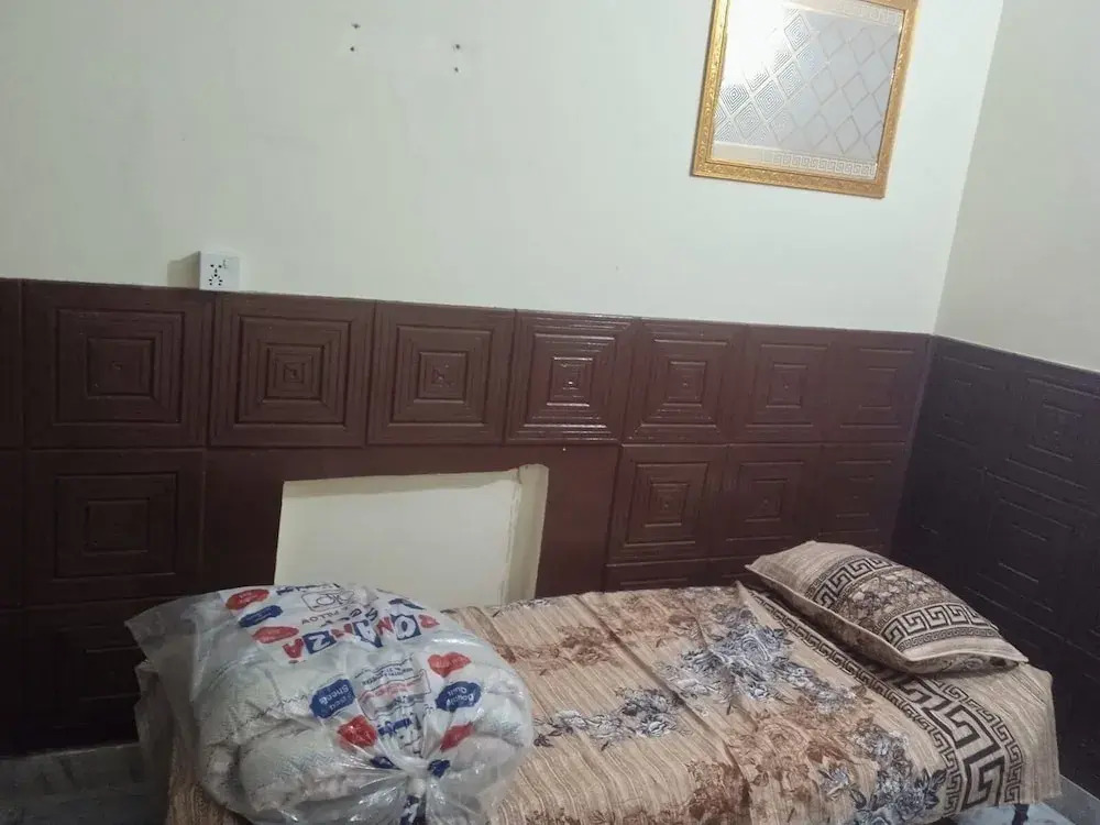 Room-room 13 Serene Retreat in Rawalpind