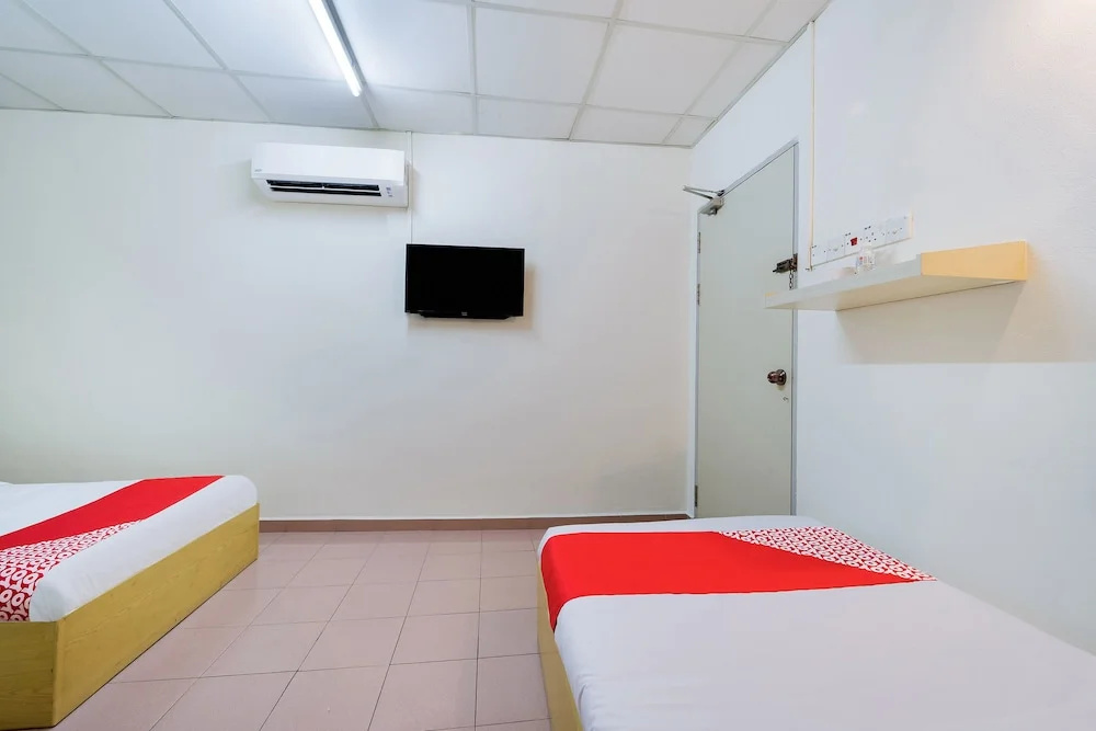 OYO 89461 CP Hotel