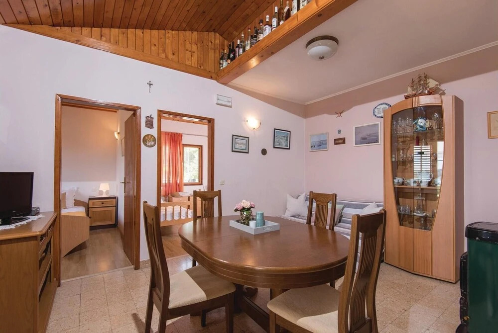 Awesome Home in Nova With Wifi and 4 Bedrooms