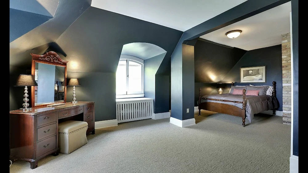 Luxury Whittier Mansion-3rd Floor Suite