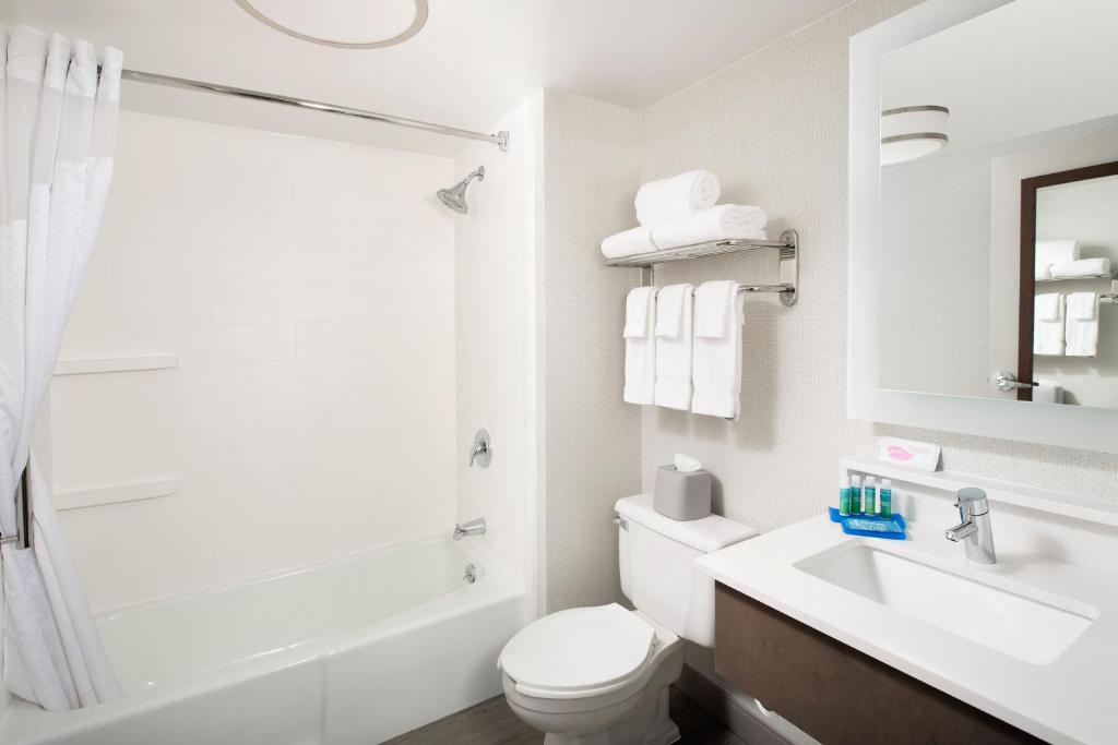 Holiday Inn Express Andover North - Lawrence by IHG