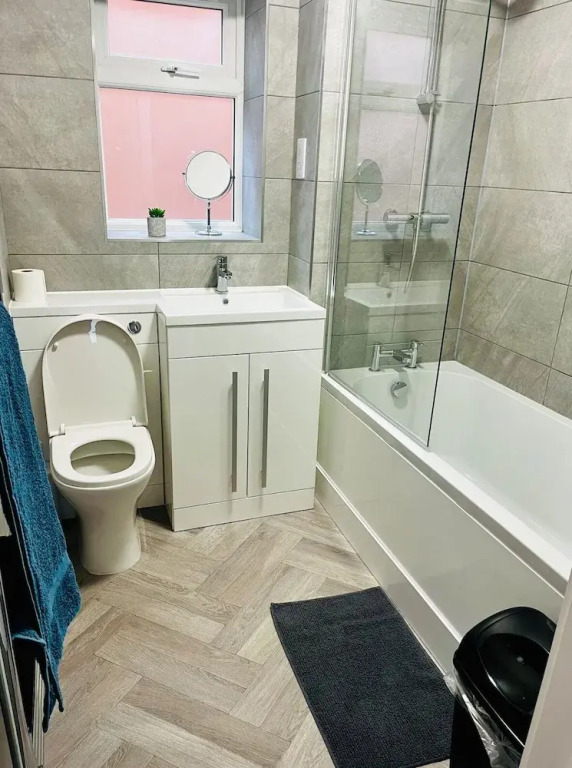2 Bed Flat - Sleeps 8 - Pets - Garden - Parking