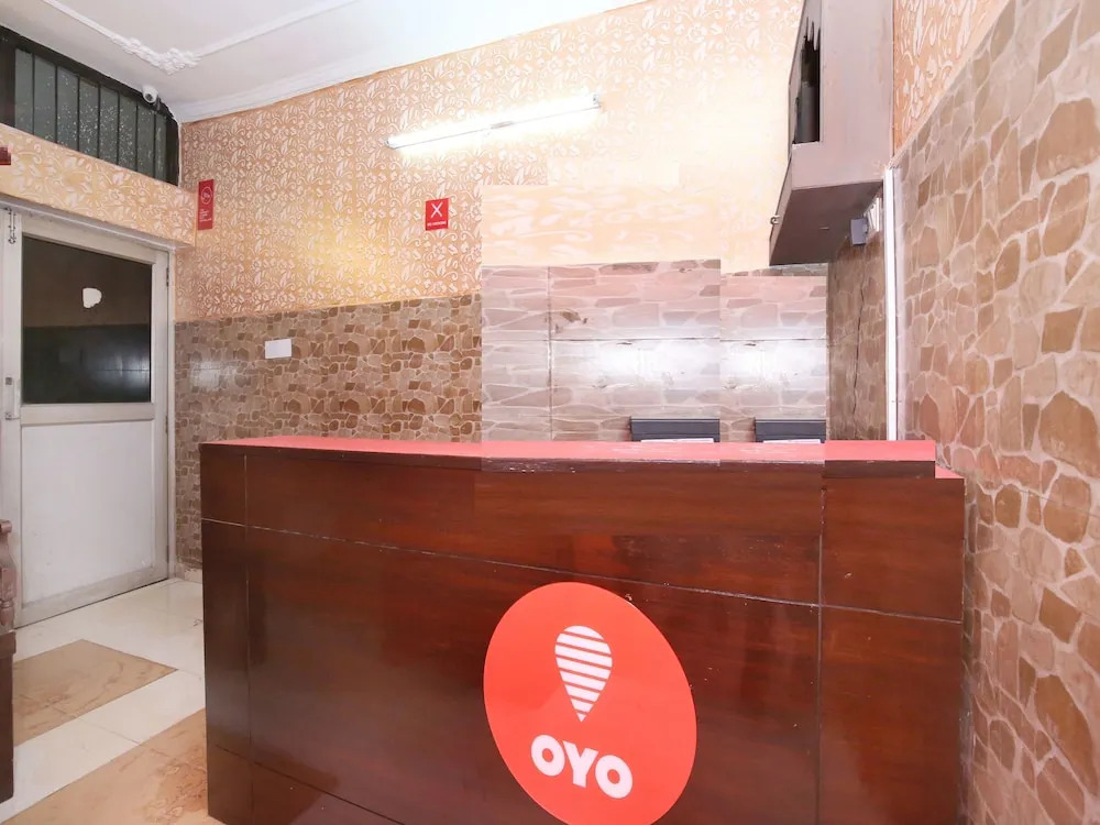 OYO 12155 Hotel Awdesh Inn