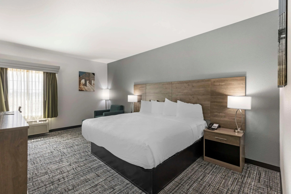 Best Western Plus MidAmerica Hotel