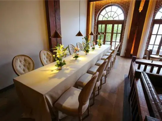 Jiuru Mountain Hongyanrong Wooden Barrel Homestay