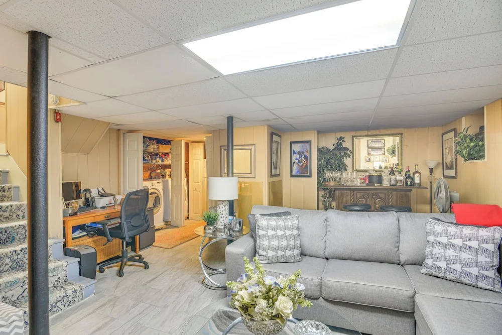 Walk to Wharf & Beaches! Newport Home w/ Patio