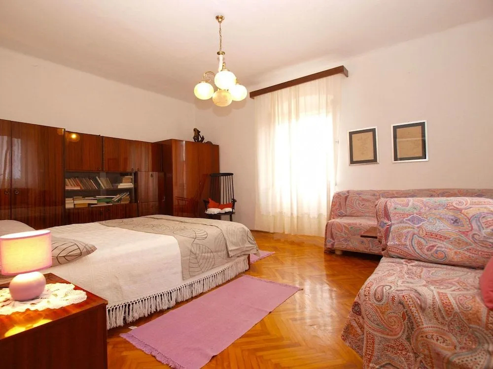 Apartment 1582