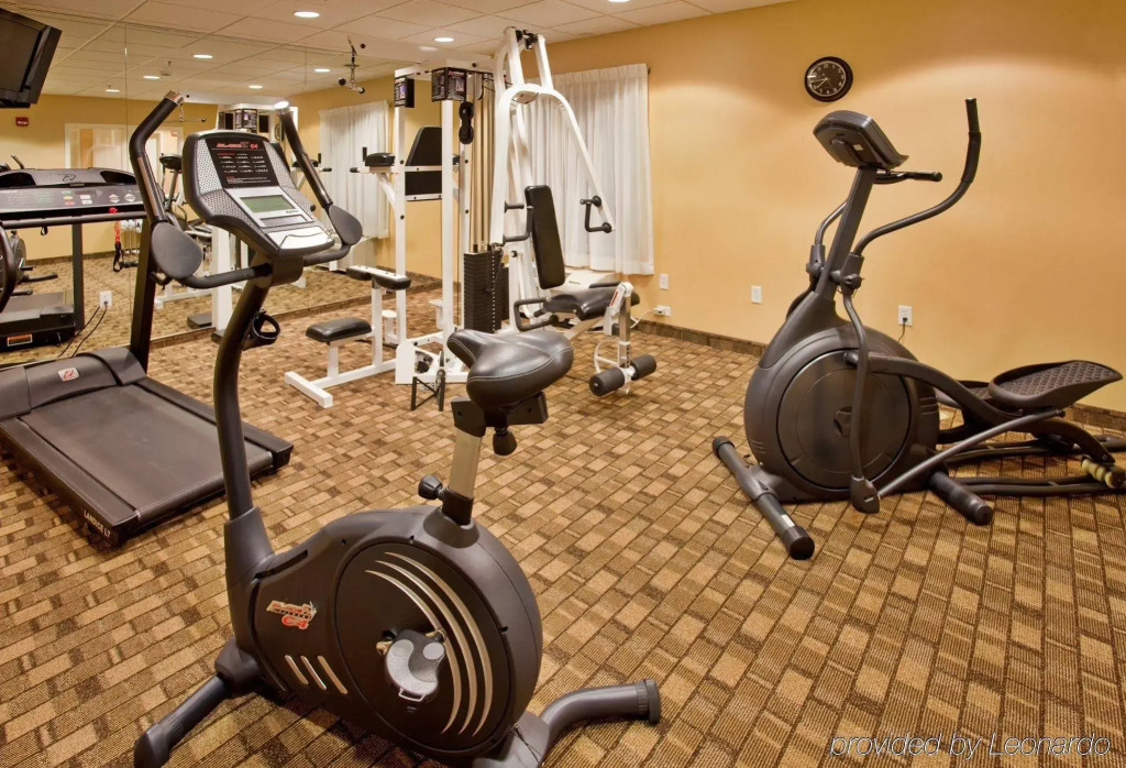 Holiday Inn Express Hotel & Suites Wichita Airport by IHG