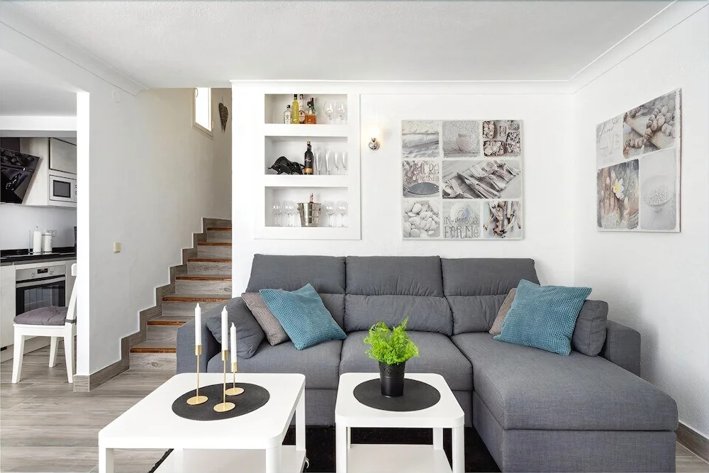 Stunning 2BR Apartment near the Beach Ref 54
