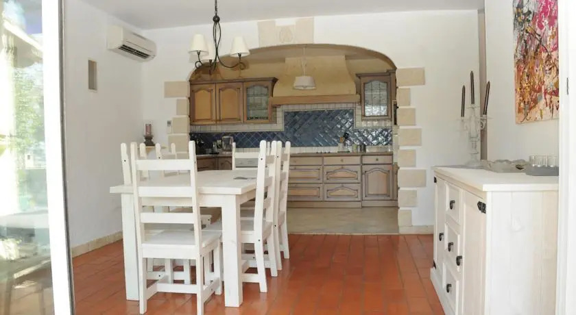 Une Maison Aux Baux