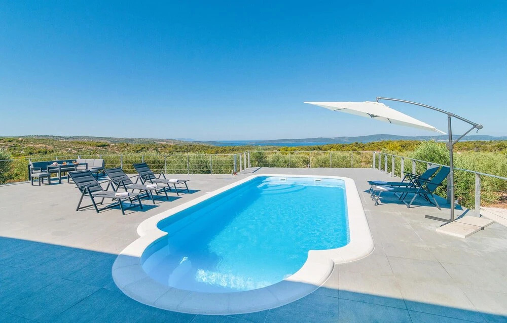 Awesome Home In Sutivan