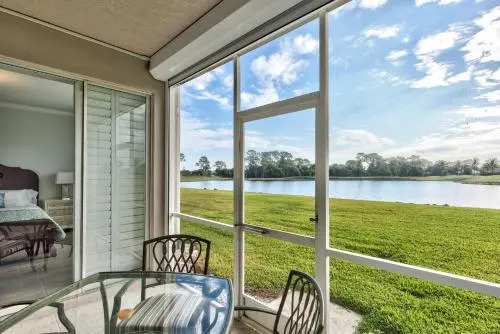 Bologna - renovated first floor 2BR condo in GreenLinks! Lake and golf views, resort pool, jacuzzi, gym and tennis access! Near Naples beaches, dining, shopping and Marco Island area, perfect for guests who value convenience, comfort and nature!