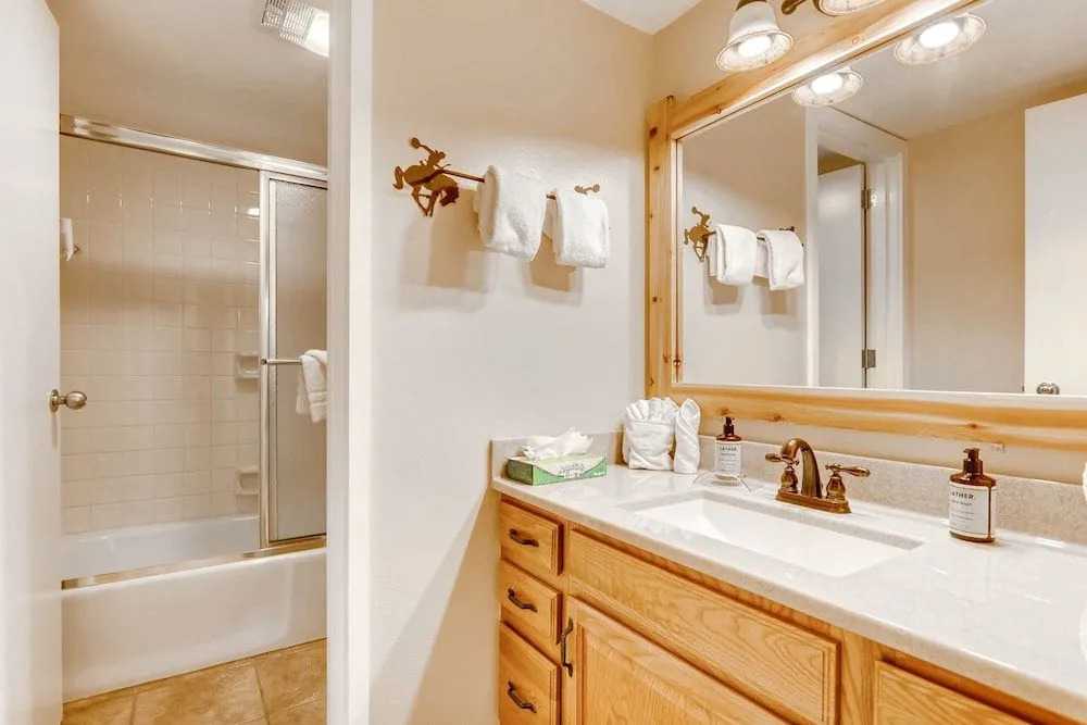 Spacious Penthouse 3br ~no Cleaning Fee~kids Ski Free! 3 Bedroom Condo by RedAwning