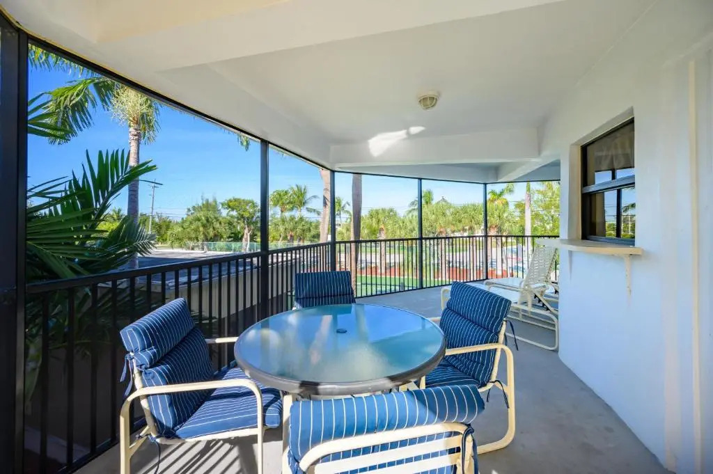 Coco Plum Beach & Tennis Club & Marina