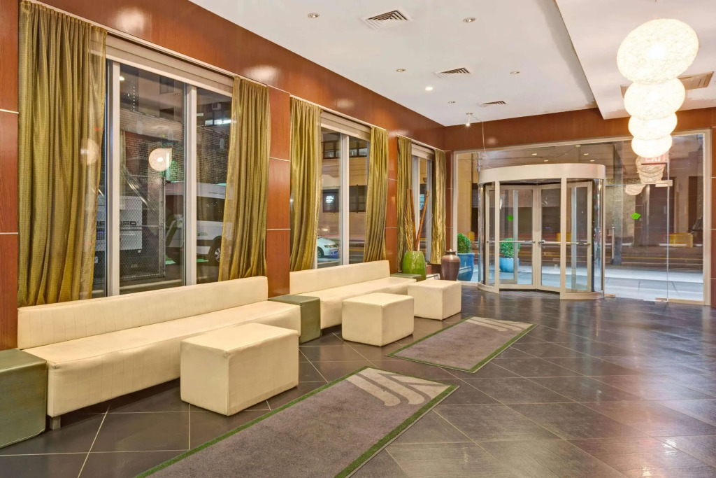 Wyndham Garden Long Island City Manhattan View Hotel