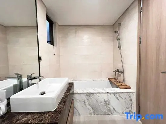 StayX Luxury Apartment near SECC