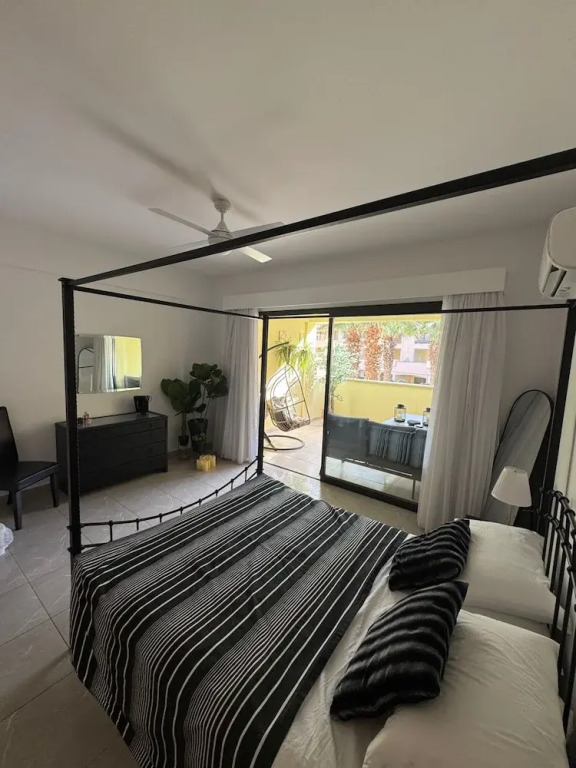 2 Bed Townhouse Sleeps 4 - Pool - Patio & Balcony