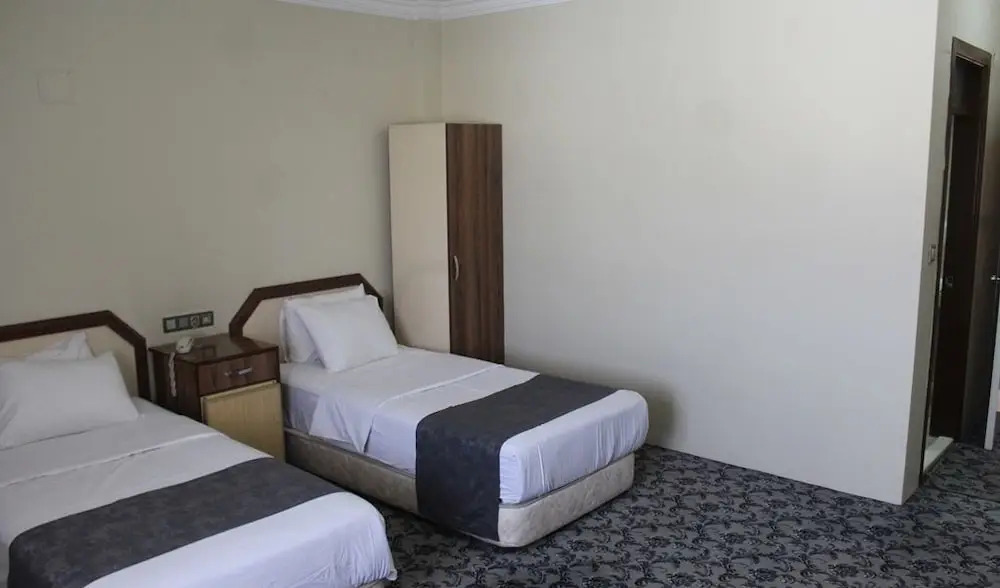 Sahi̇n Hotel