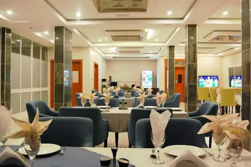 Continental Hotel by R&K Suites