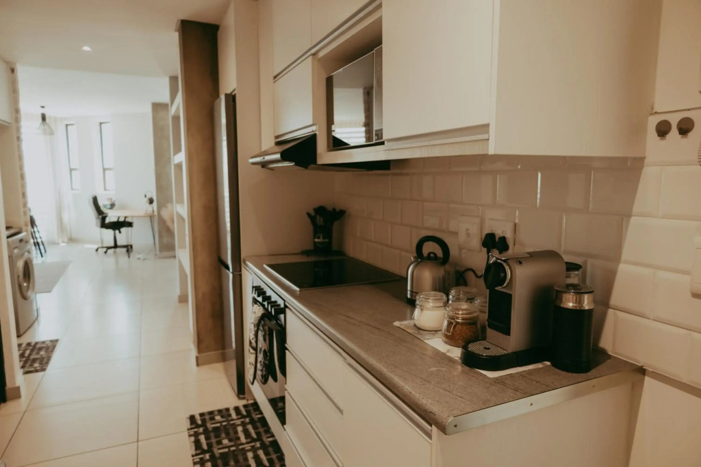 Modern 1-bedroom near Grove Mall and Lady Pohamba AirBnB