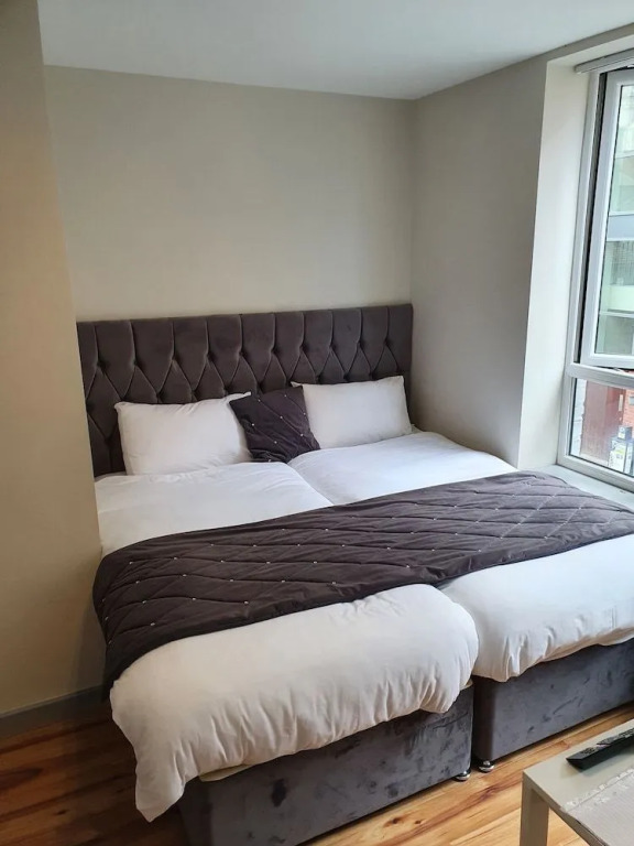 City Centre, Detached 10 Person Accommodation