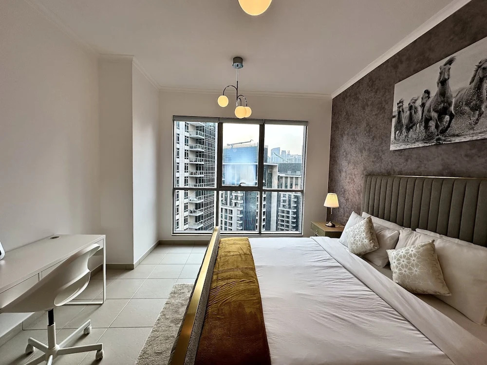 Lux BnB I The Residences I Sky Line Views