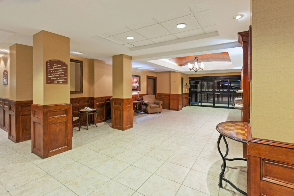 Holiday Inn Express & Suites - Laredo-Event Center Area by IHG