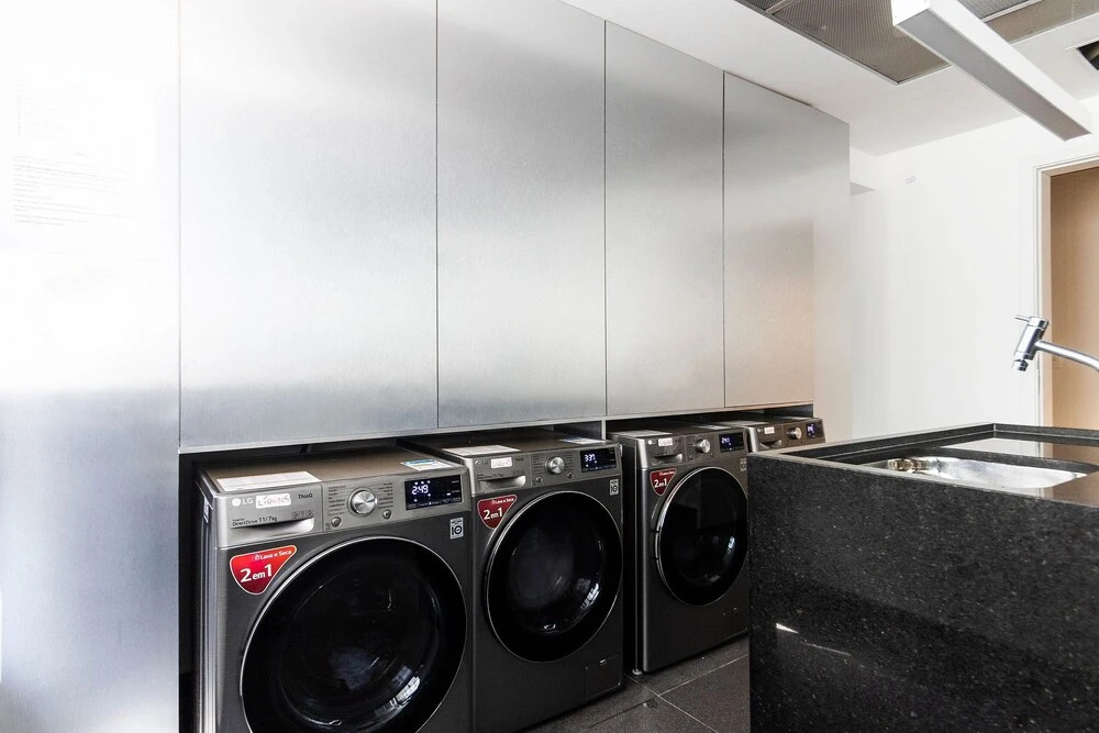 Apartamento moderno com piscina e AC