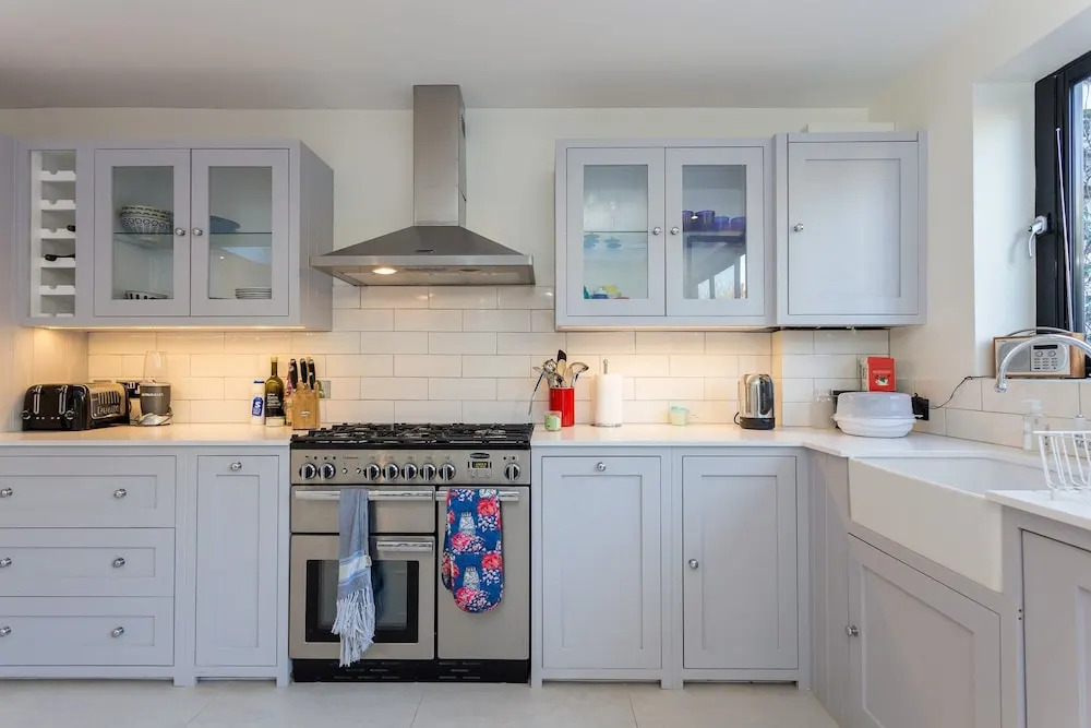 4 Bedroom Family House Near Shepherd's Bush