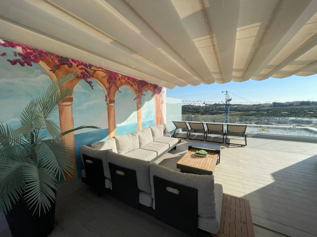 Lima in Estepona with 3 bedrooms and 2 bathrooms