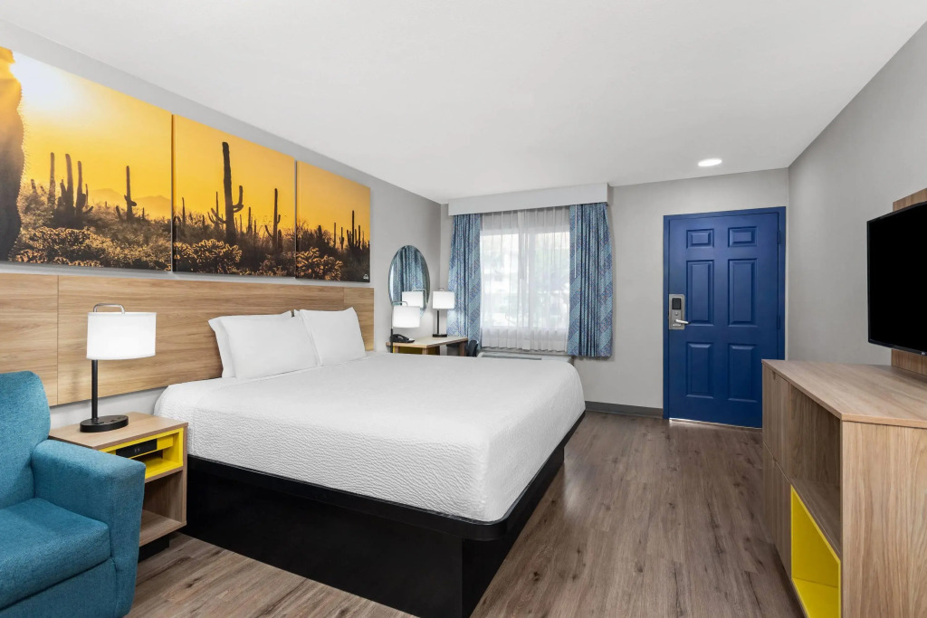 Days Inn by Wyndham Phoenix West