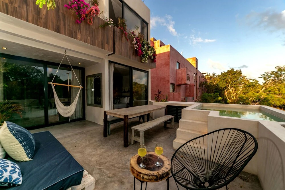2 Br Apt. with Private Plunge Pool plus 2 other Common Pools, for up to 8 sleeps