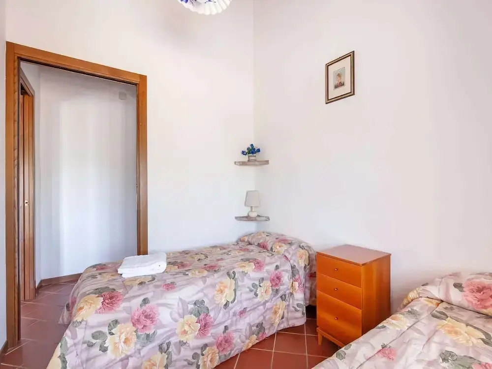 Scenic Farmhouse in Peccioli with Swimming Pool near Lakes