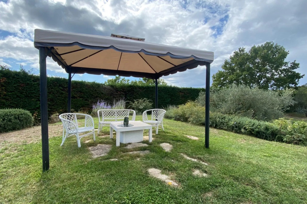 Podere Sassolegno is a uniquely charming house where you can happily spend time relaxing in the gard-Podere Sassolegno