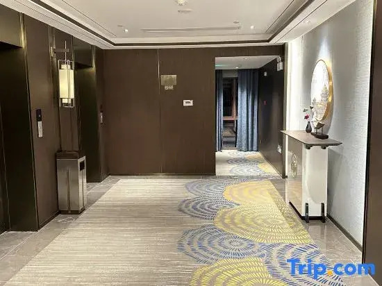 TILL BRIGHT Hotel (Tuojiang Store, Phoenix Ancient City)