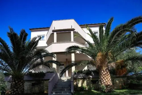 Apartments Lola
