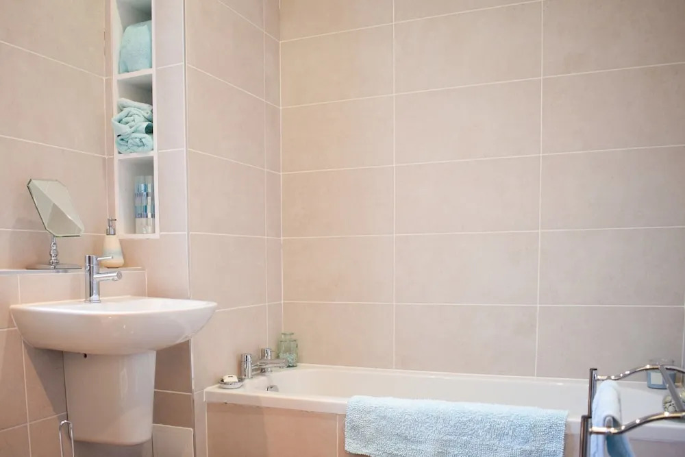Spacious 3 Bedroom Apartment in Edinburgh