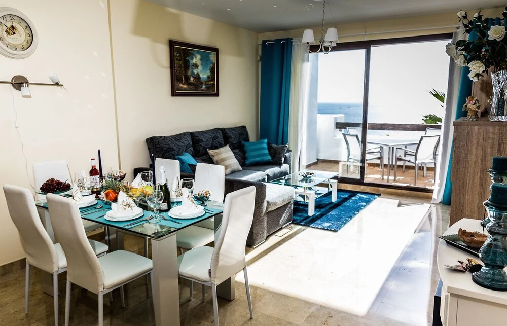 2 bedrooms apartment with sea view