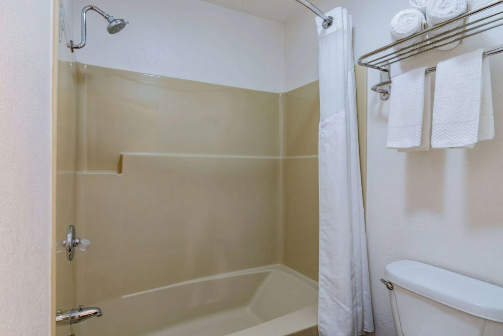 The Orchard Hotel Ukiah Wine Country Free Breakfast, Pool, & Hot Tub