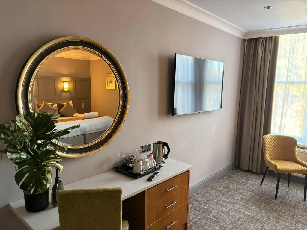 Caledonian Hotel
