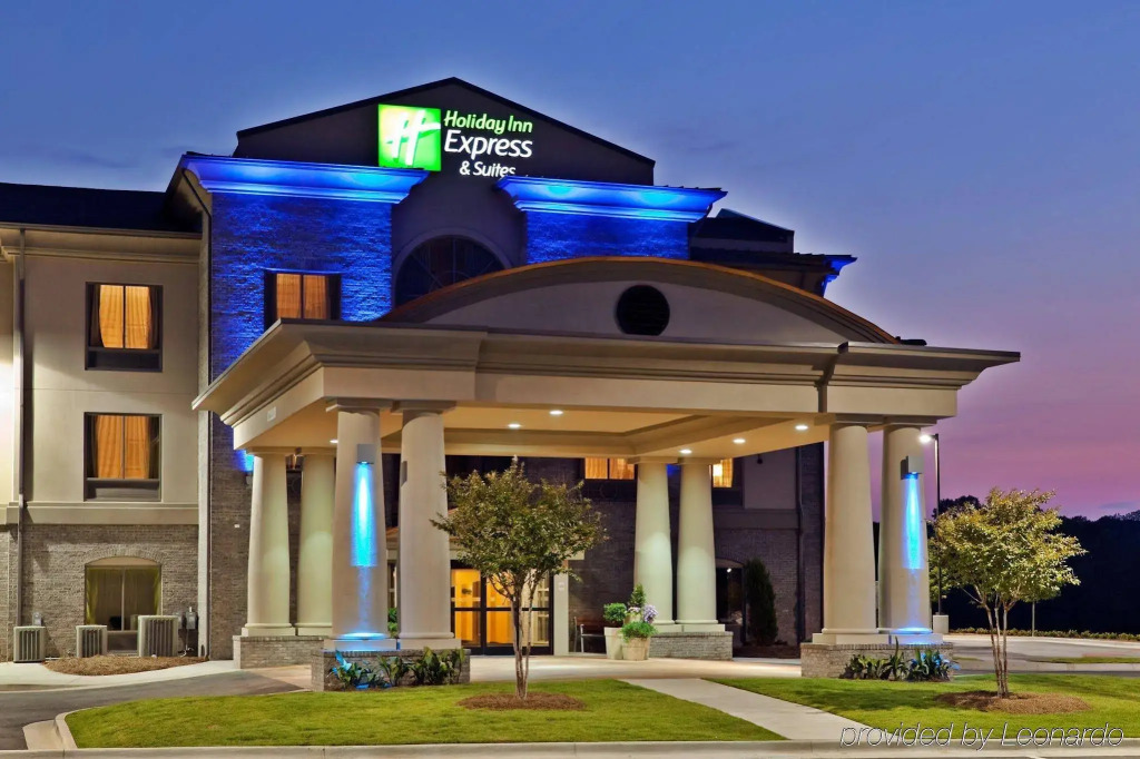 Holiday Inn Express Hotel & Suites Opelika Auburn by IHG