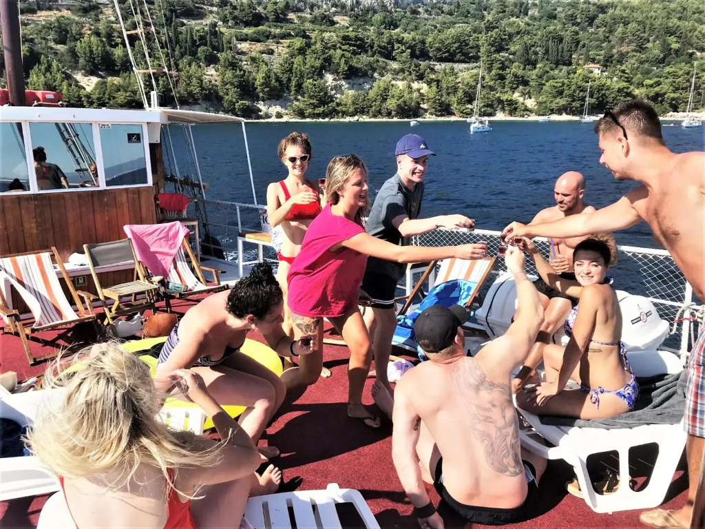 Rhythm Floating Hostel - Zadar