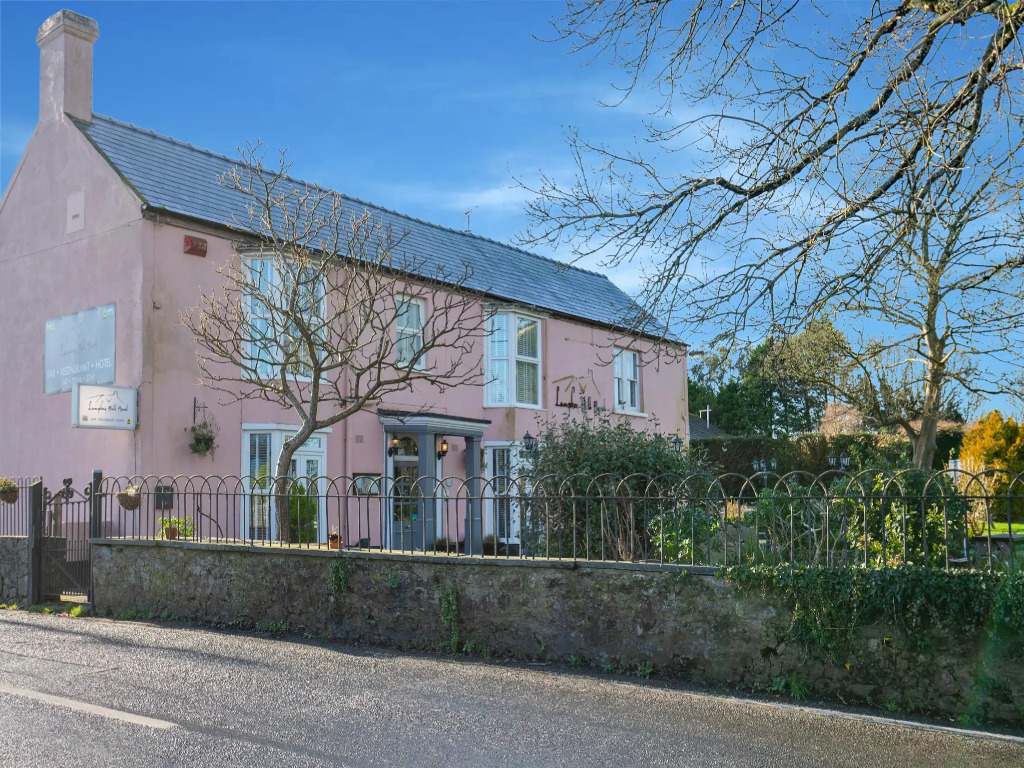 OYO Lamphey Hall