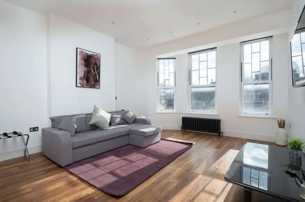 Stunning London Home - Newly Furnished Mhb352